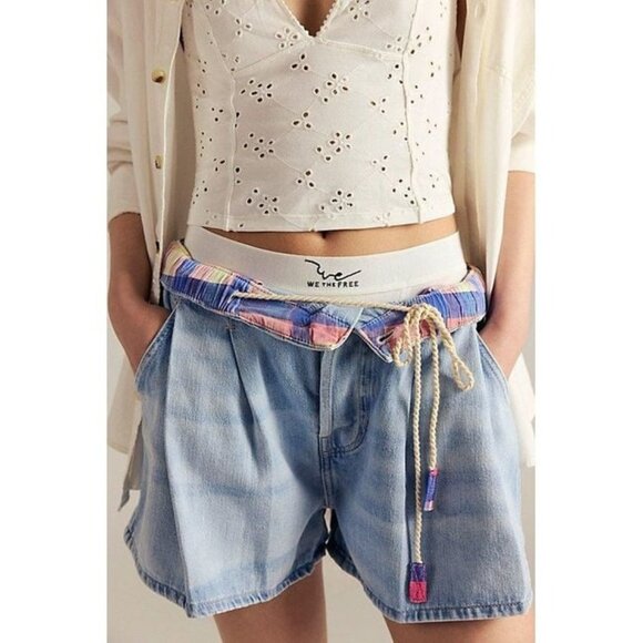 Free People Clark Pleated Denim Shorts Womens M Boho Casual Cool Y2K Relaxed